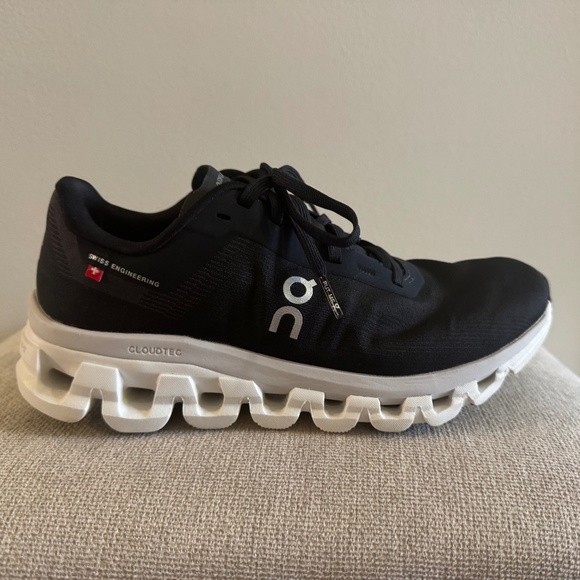 Women’s OnCloud Cloudflow 4 black size 6 - Picture 3 of 9